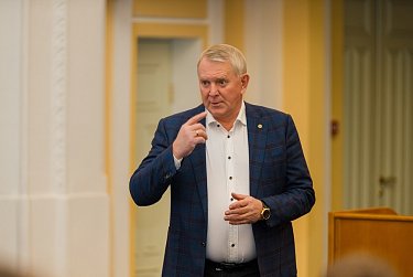 Без галстуков и на равных
